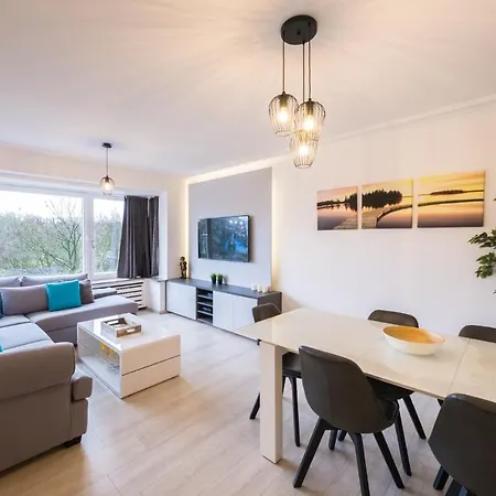 Center Parkview Free Parking *